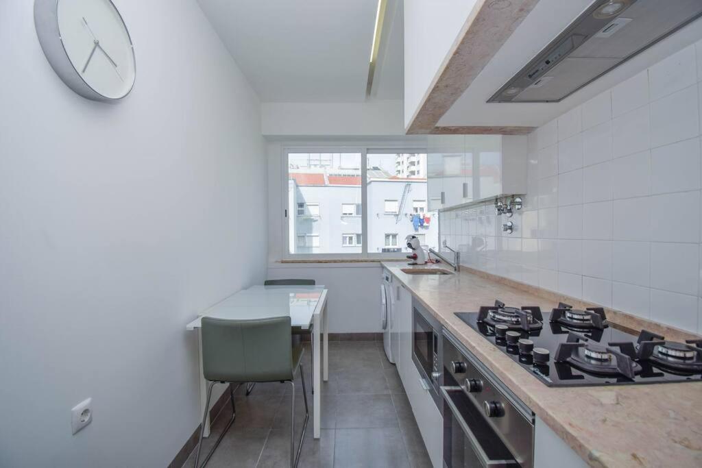 Cozy And Sunny Family Apartment 리스본 외부 사진